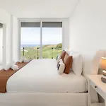 Βίλα Poolside & Seaview