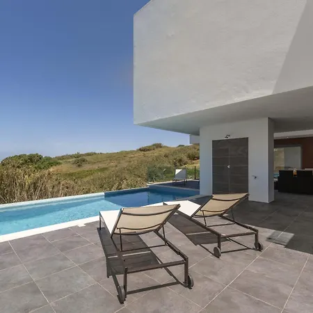Poolside & Seaview Βίλα *