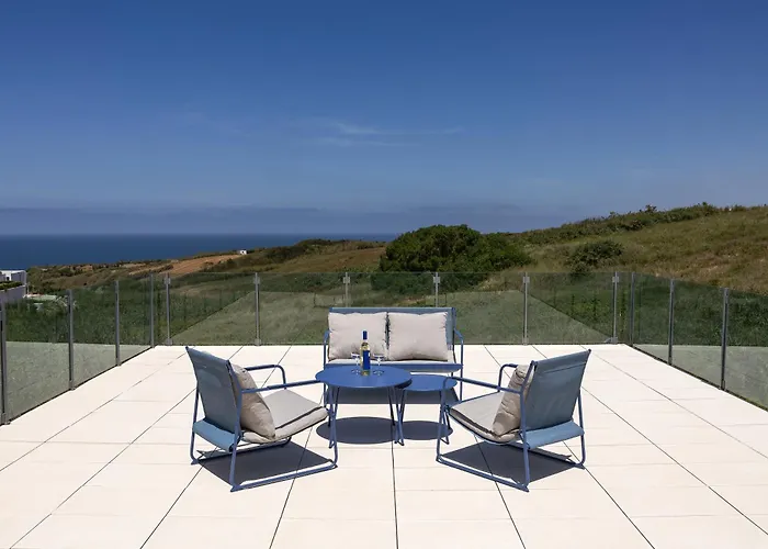 Poolside & Seaview * Lourinha (Lisbon)