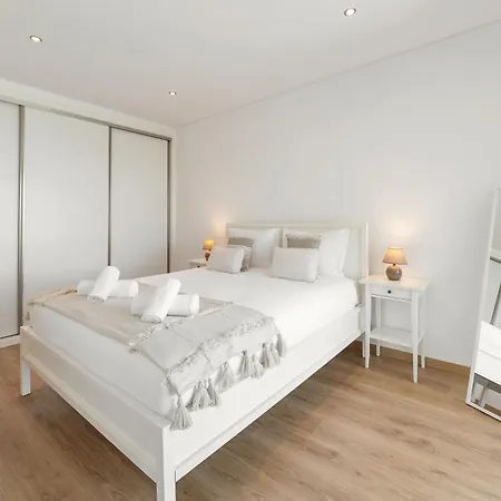 Poolside & Seaview *