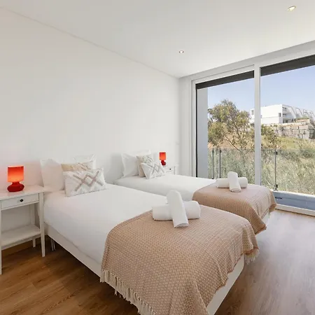 Poolside & Seaview Lourinha (Lisbon)