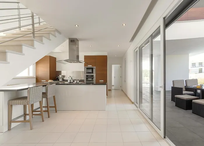 Villa Poolside & Seaview